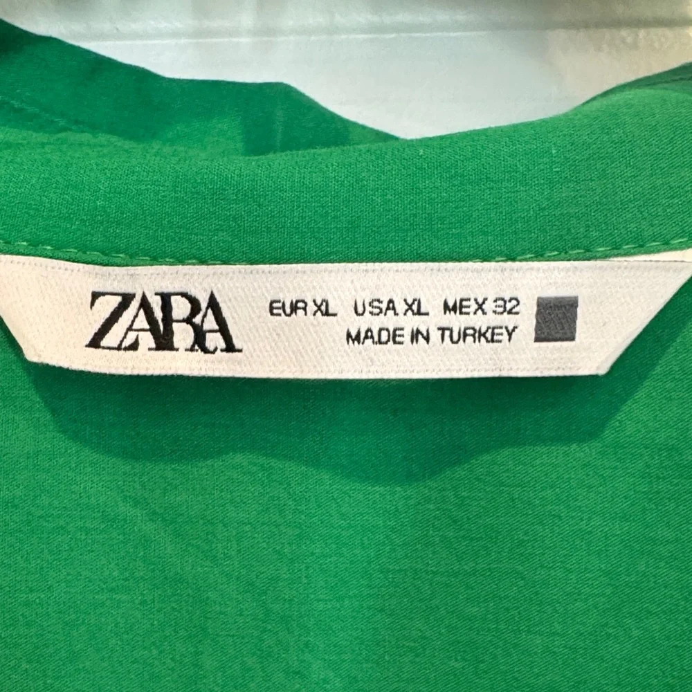 Vince Vibrant Green Casual Button Down Shirt - Picture 2 of 2